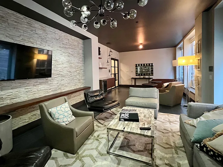 432 W 52nd St #6E — Photo 9