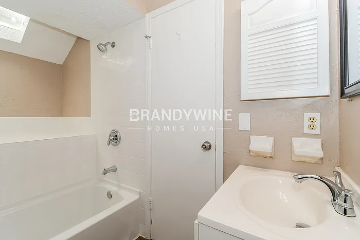 9970 Timberlake Dr E — Photo 13