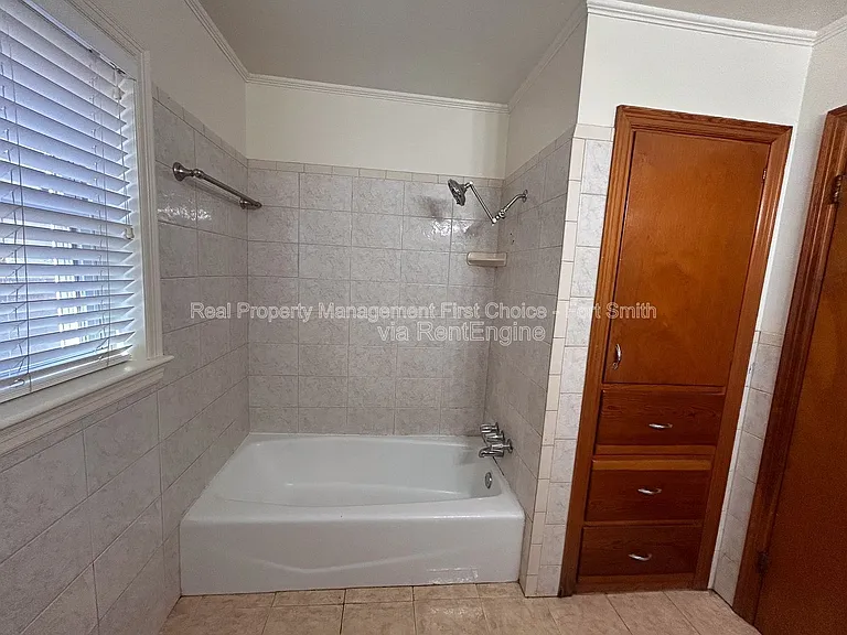 1306 S 41st St — Photo 30