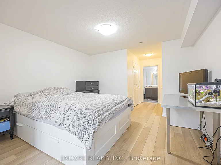 10 Carnation Ave #8 — Photo 9