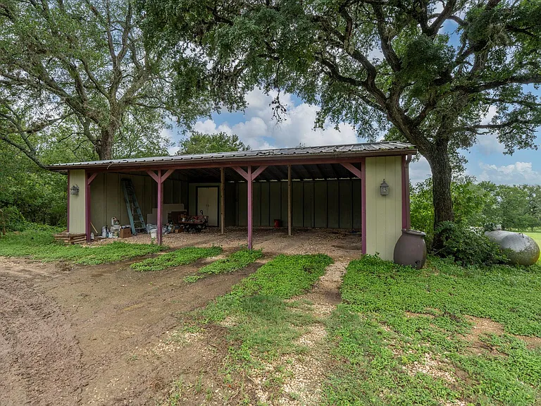 6546 FM 1854 — Photo 9