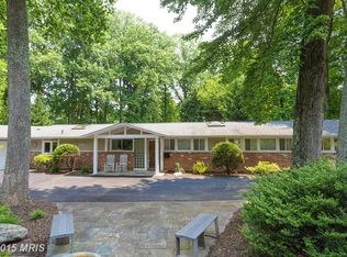 6518 Lakeview Dr, Falls Church, VA 22041