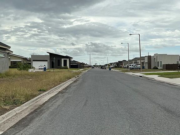 5th image of 3 Broadway Dr