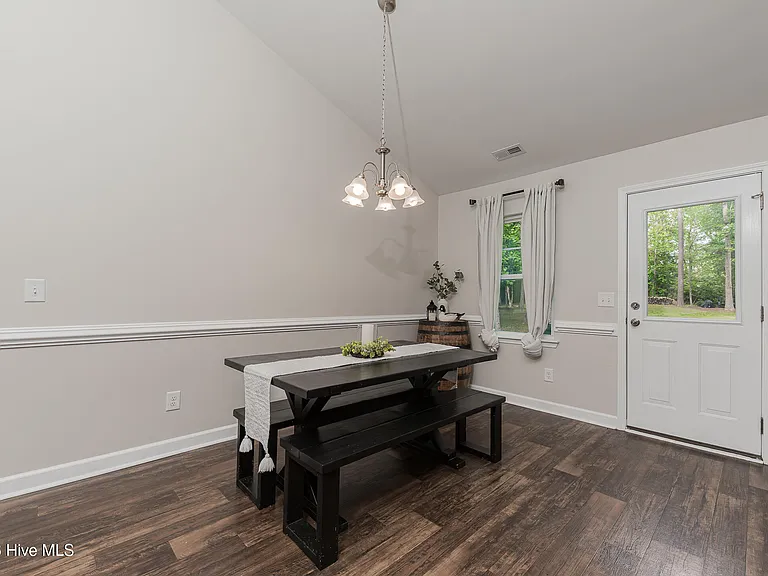 137 Wilburne Dr — Photo 12