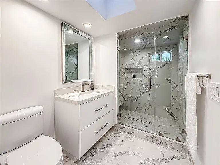4266 Louise Ave — Photo 23