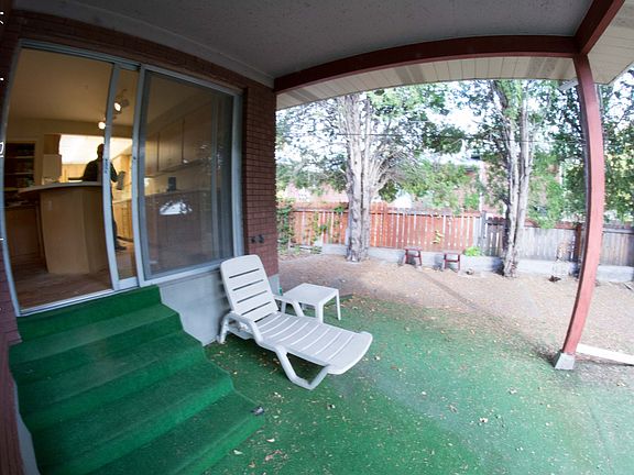 Covered patio (wide angle)