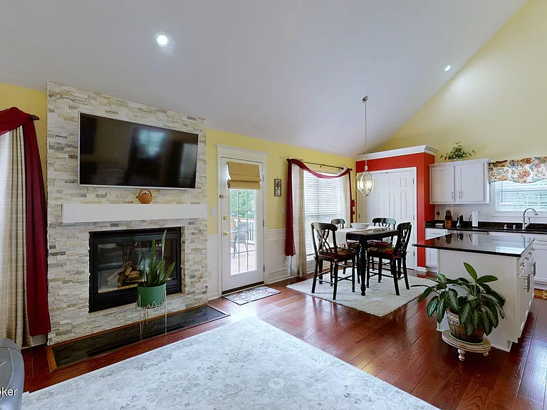9916 Spring Gate Dr — Photo 8