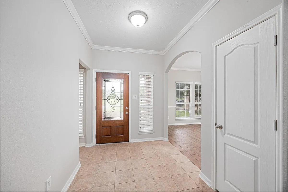 Building Photo - 6118 Pine Lakes Dr