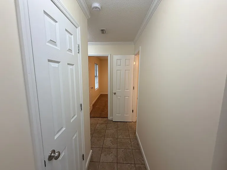 1704 N Patterson St #8 — Photo 1