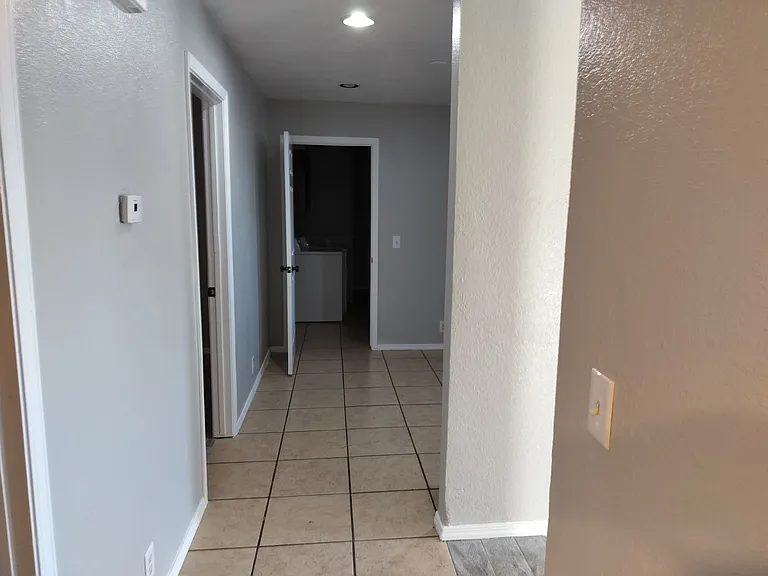 105 W Clegern Ave — Photo 5