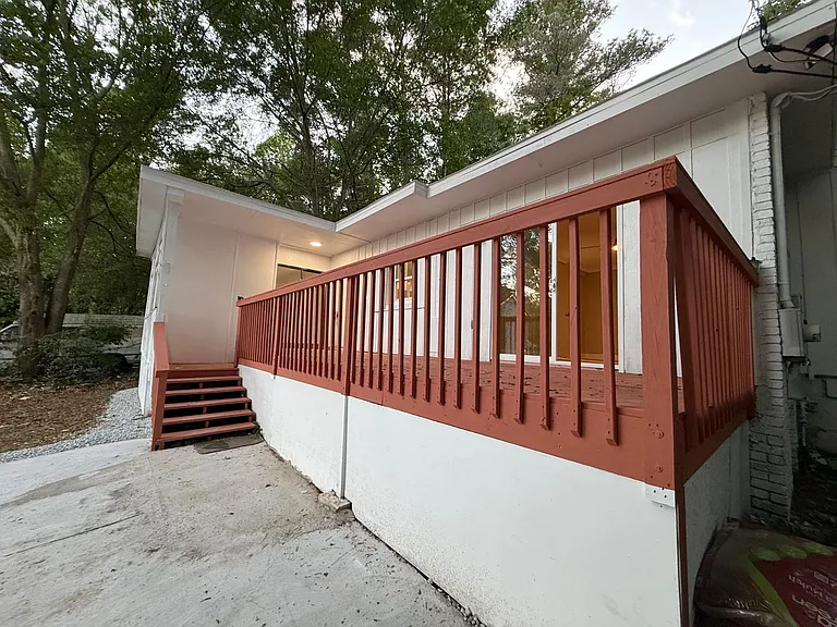 967 Lake Dr — Photo 7