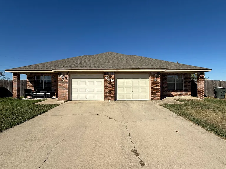 4207 Thunder Creek Dr — Photo 1