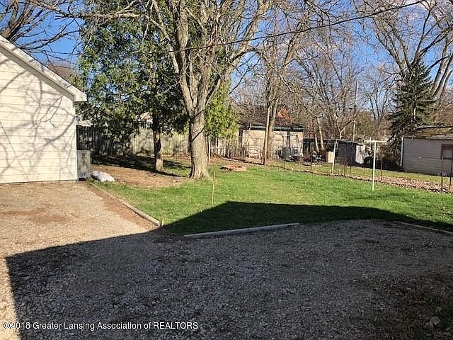2nd image of 841 Broadway Ave