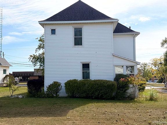 4th image of 310 Main St
