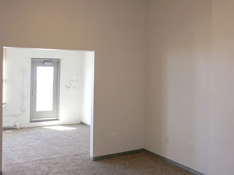 2929 Chicago Ave — Photo 9