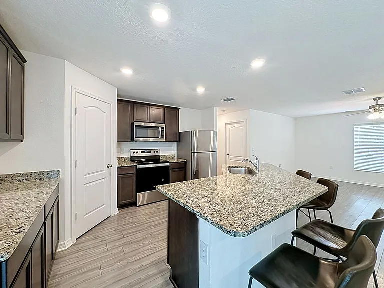 1407 Hillsborough Way — Photo 14