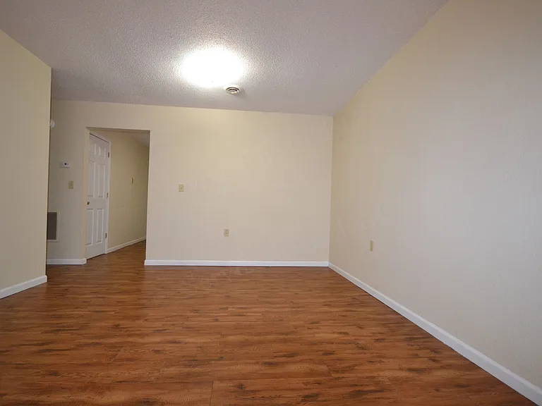 503 Broad St — Photo 8
