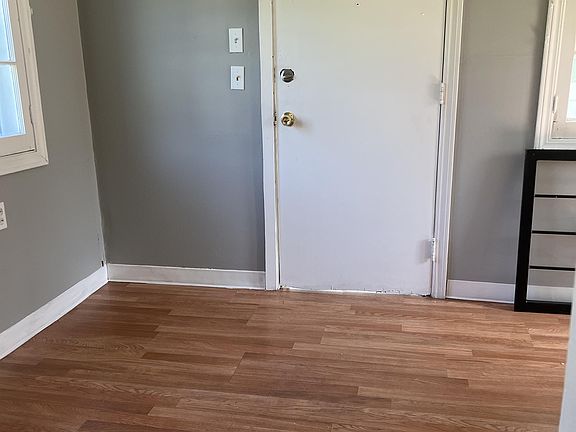 5th image of 9905 Nelson Ave