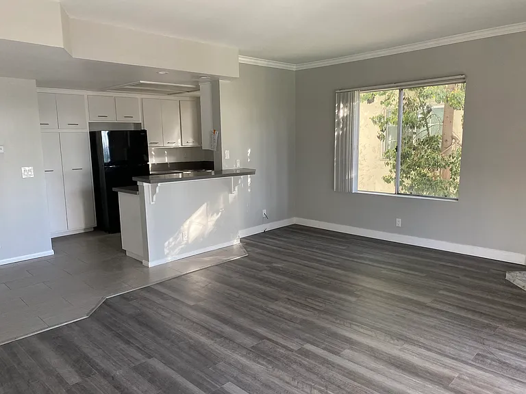 Ocean Elements at Alamitos Beach Apartments — Photo 6
