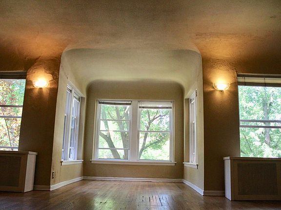 4th image of 1-6639 N Greenview Ave #1