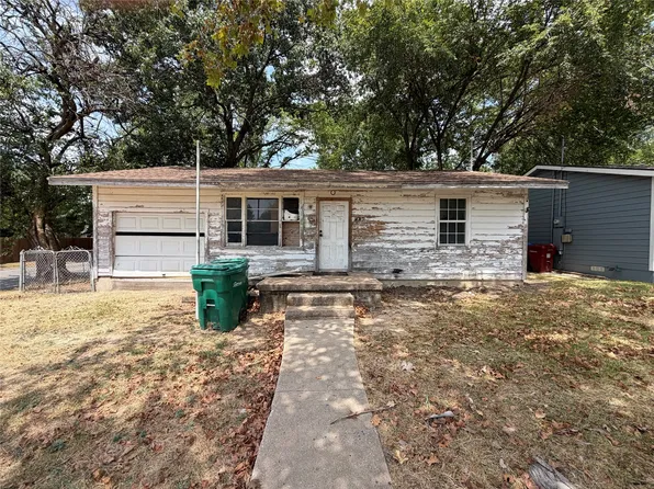 327 W Hester St, Sherman, TX 75090
