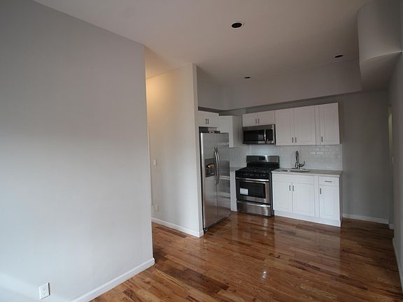 3rd image of 9415 Foster Ave #1