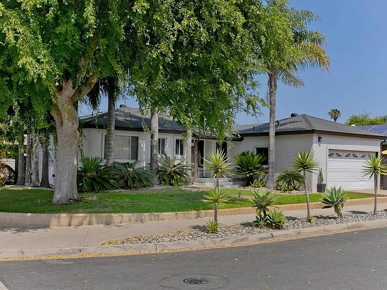 4002 Gros Ventre Ave — Photo 3