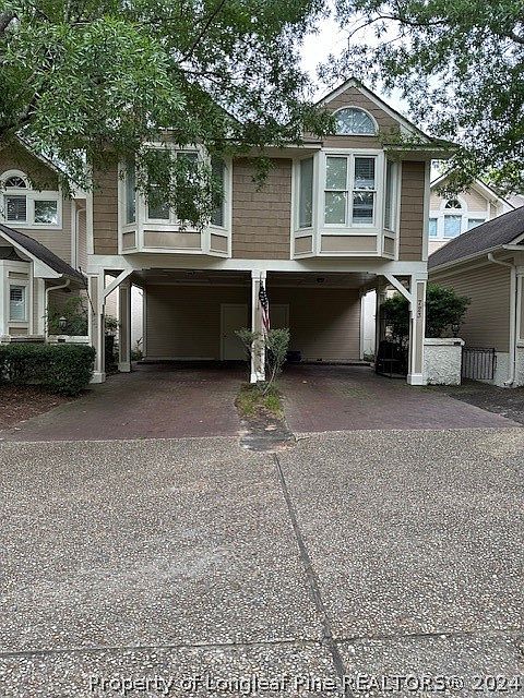 1st image of 722 Victorian Pl