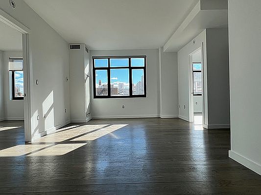 1st image of 125 Parkside Ave #3M