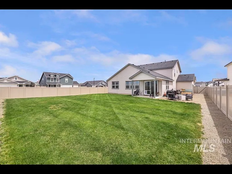20455 Weymouth Pl — Photo 5