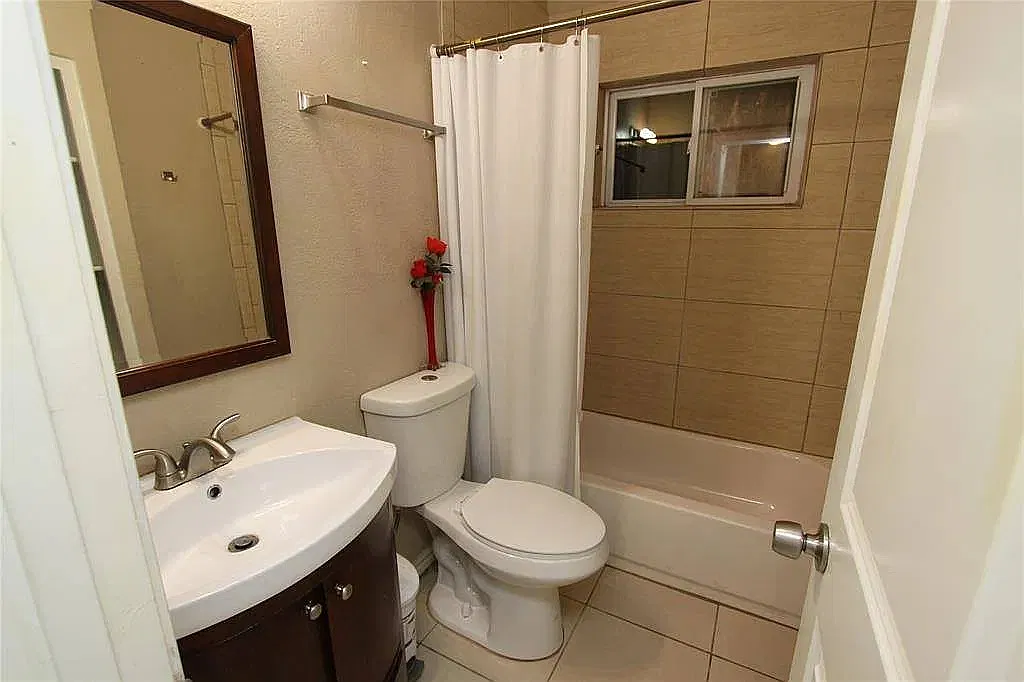 3 bed, 1013 sqft, $1,800 — Photo 4