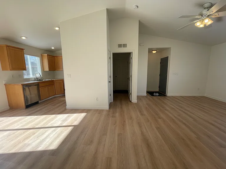 3144 S Virginia Ave — Photo 10
