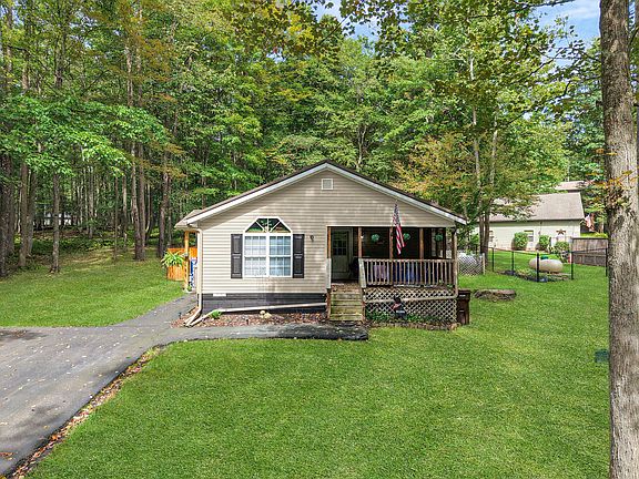 2nd image of 128 Carribean Rd