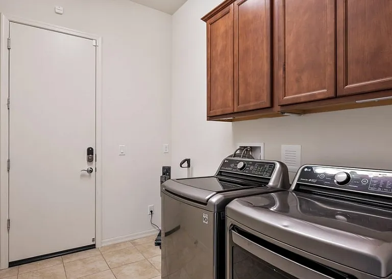719 E Danum Valley Dr — Photo 23