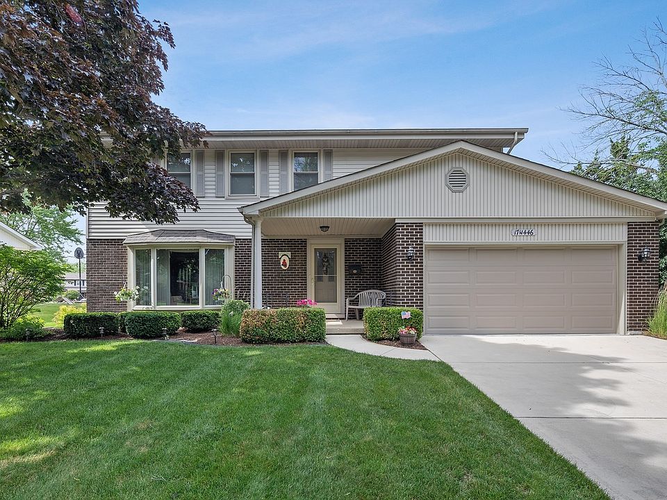 1st image of 17W446 Portsmouth Dr