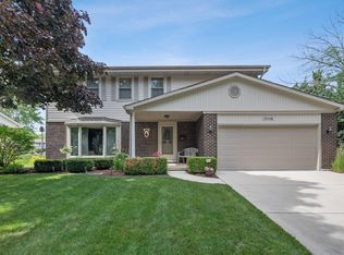 17W446 Portsmouth Dr, Darien, IL
