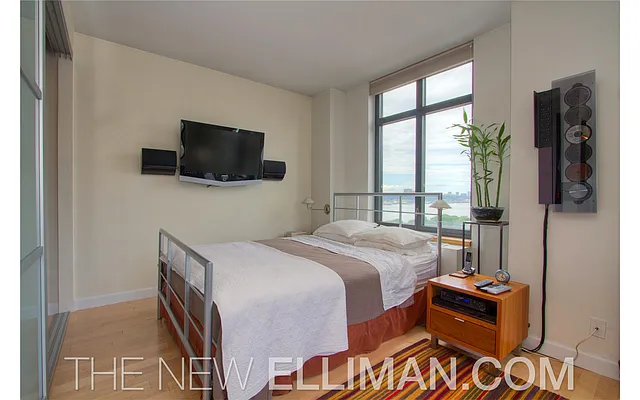 Rented by Douglas Elliman | media 8