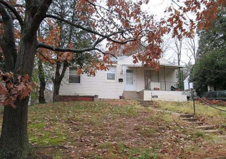 1401 Dunbar Oaks Dr photo 1