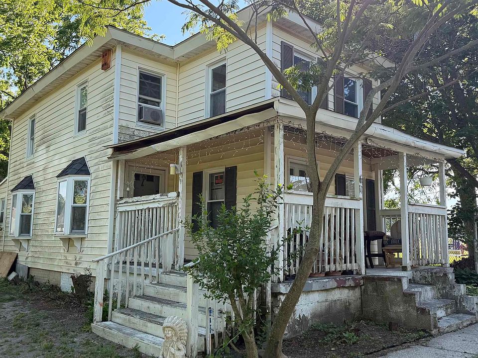 1st image of 611 W Park Ave