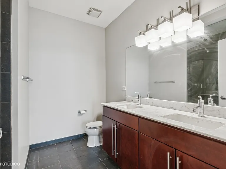 700 N Larrabee St #1711 — Photo 6