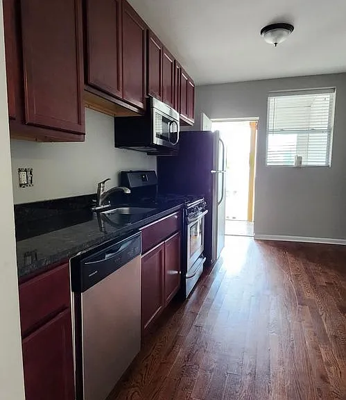 4633 Lawndale ALB — Photo 3