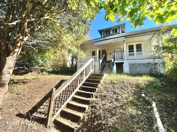 210 Grove Ave, Johnstown, PA 15902