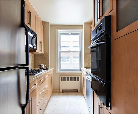 Sold by Warburg | media 14