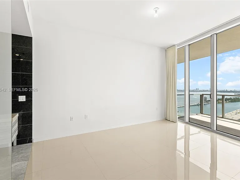 1100 Biscayne Blvd #3404 — Photo 17