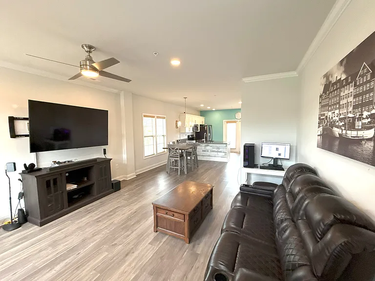 812 Moen Pl #A — Photo 4