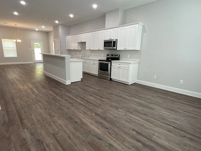 832 Elkhart St #C — Photo 3