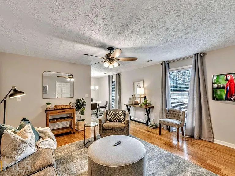 210 Booth Rd SW #B — Photo 4