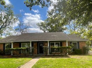 52 Willow Ct, Lake Jackson, TX 77566
