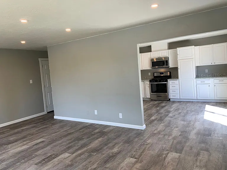 1209 Vienna Ct — Photo 4
