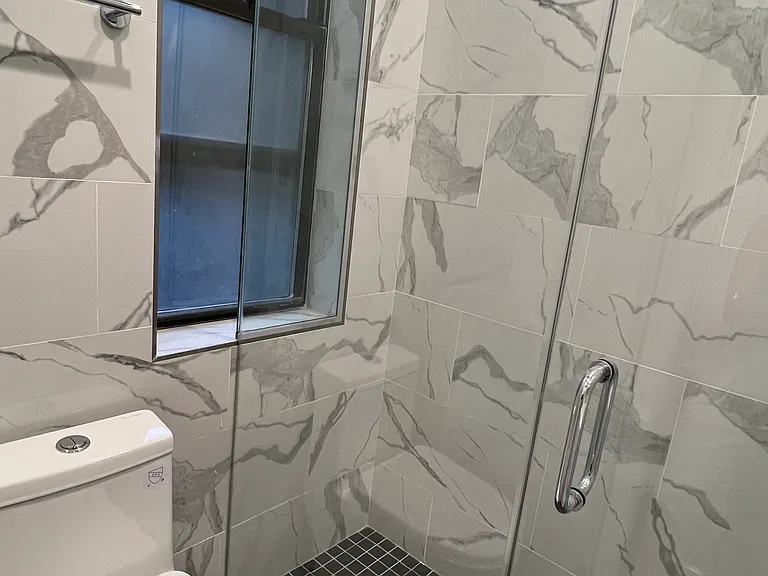 238 E 58th St #17B — Photo 6
